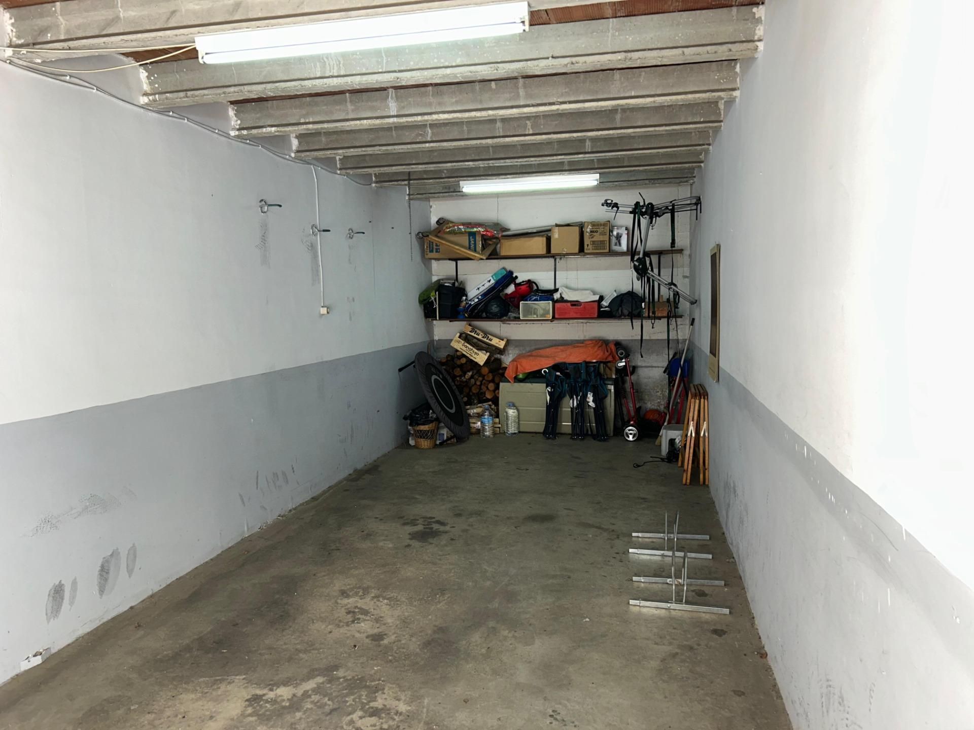 Garatge de lloguer a Carrer de l'Escultor Armengol, Vallparadís - Antic Poble de Sant Pere