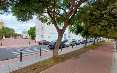 Vista exterior de Pis en venda en  Huelva Capital amb Aire condicionat, Calefacció i Terrassa