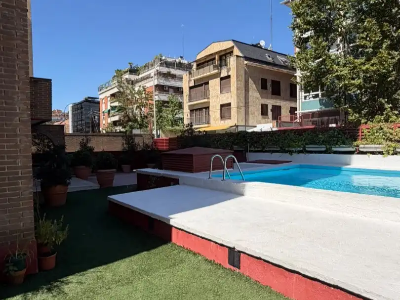 Piscina de Apartament en venda en Chamartín