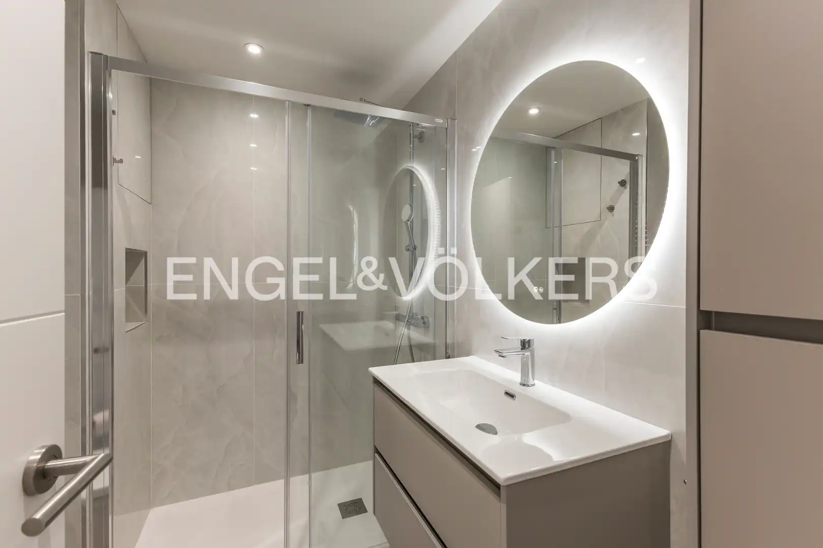Badezimmer von Wohnung zur Miete in Madrid mit Klimaanlage, Heizung und Terrasse