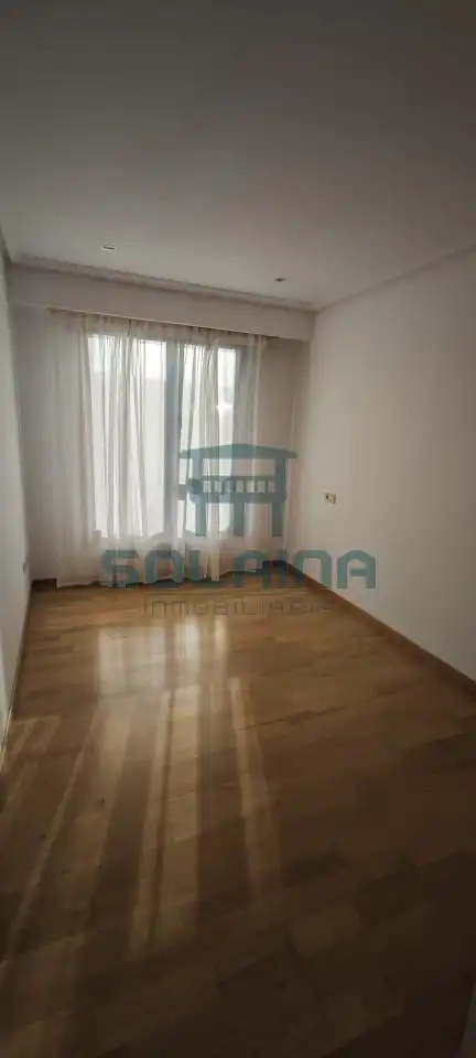 Dormitori de Apartament de lloguer en Ourense Capital  amb Calefacció, Traster i Balcó