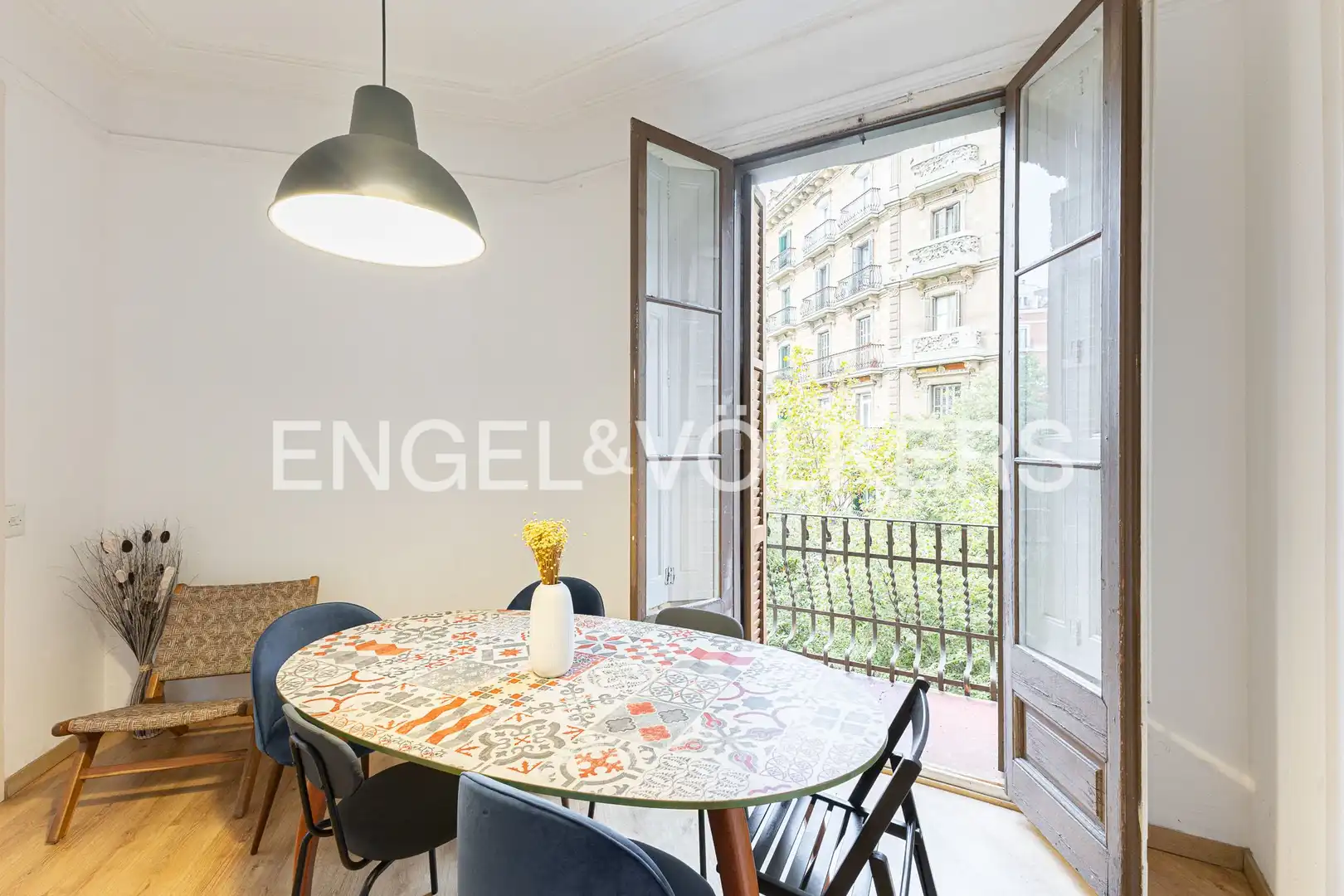 Vista exterior de Piso en venta en Eixample