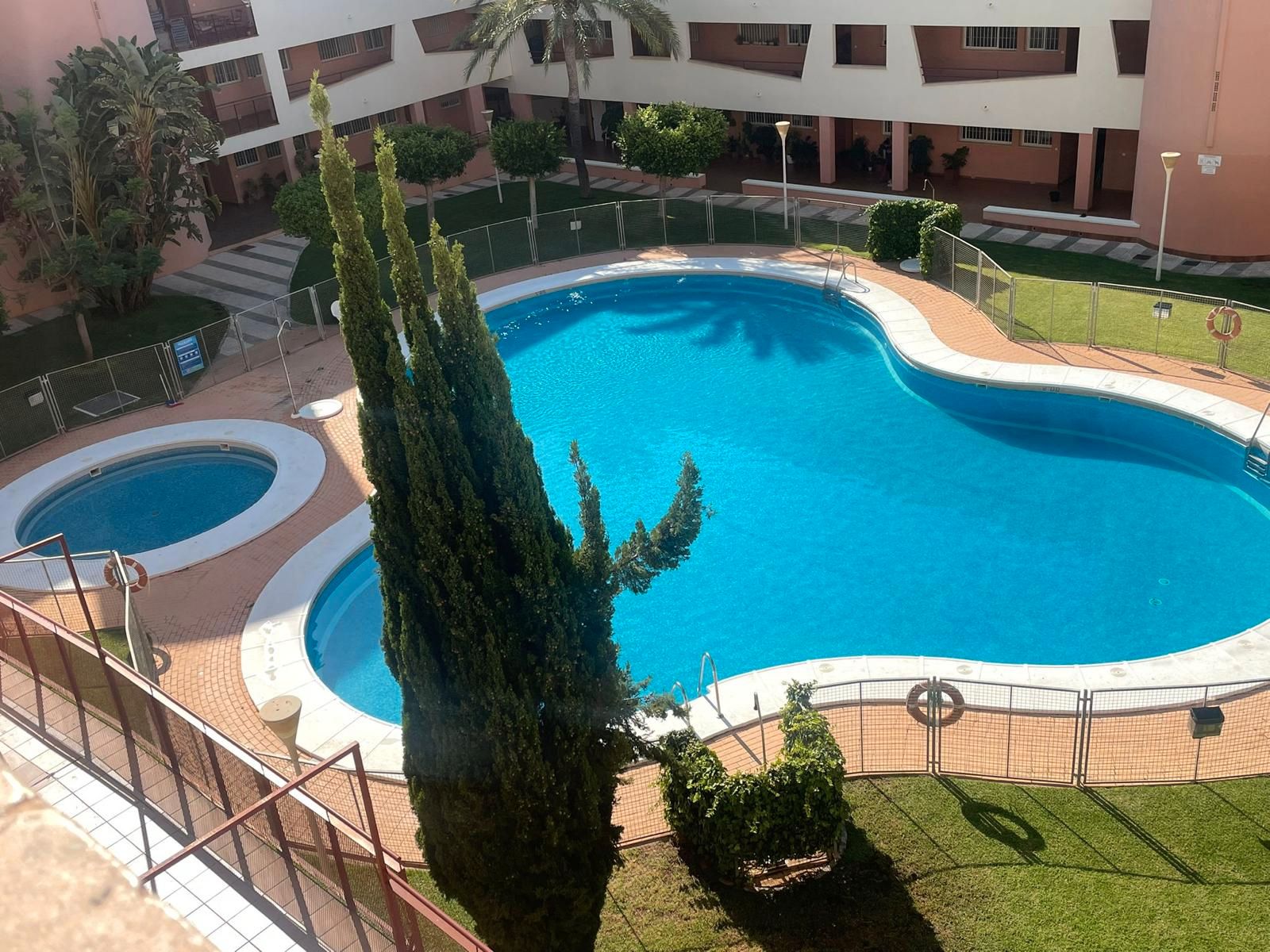 Piscina de Pis en venda en Roquetas de Mar amb Aire condicionat, Calefacció i Terrassa