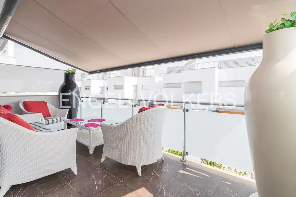House with pool for sale in Guardamar Playa, imagen 2