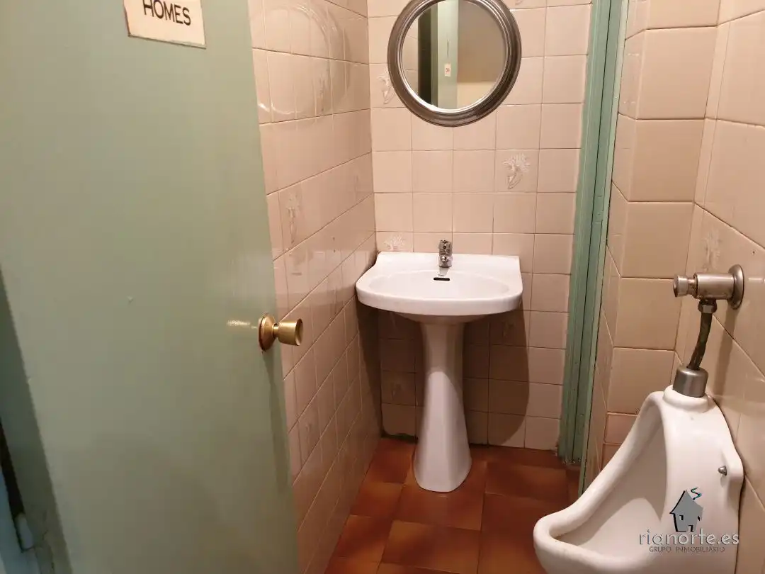Baño de Local en venta en Avilés