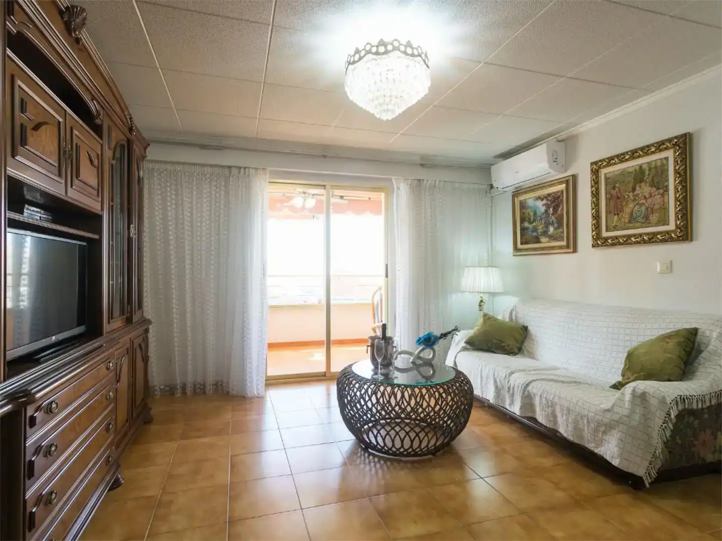 Sala d'estar de Apartament en venda en Santa Pola amb Aire condicionat, Jardí privat i Piscina