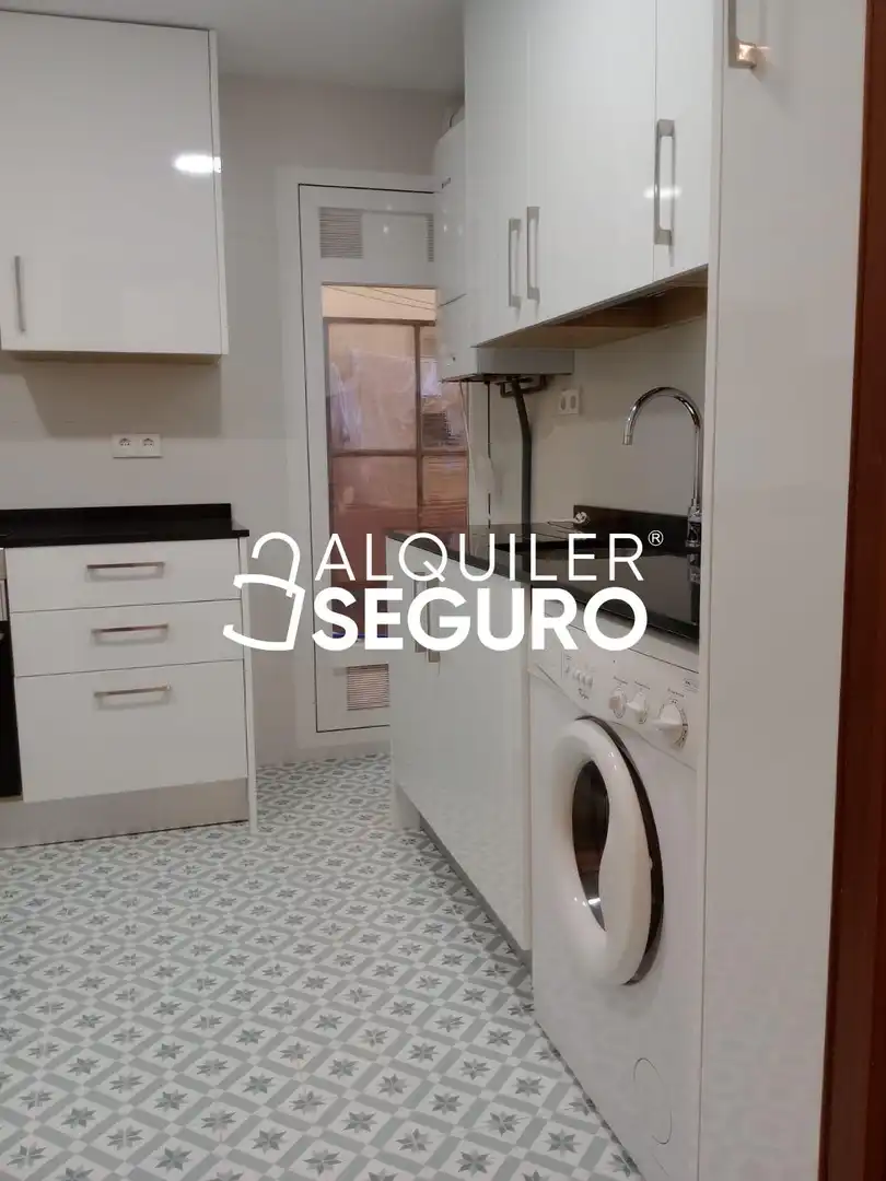 Cuina de Pis de lloguer en Madrid amb Calefacció i Terrassa