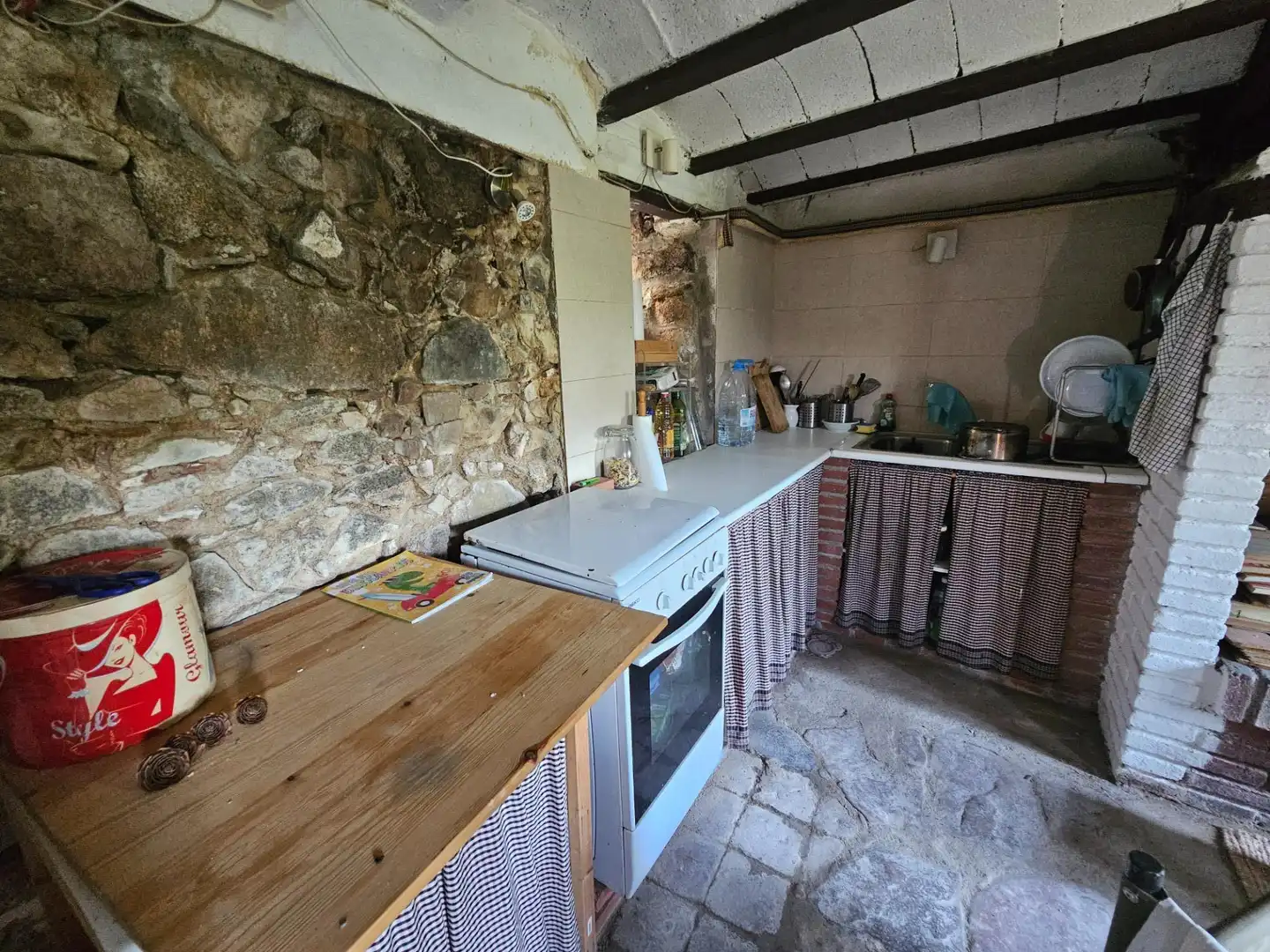 Cuina de Finca rústica en venda en Riells i Viabrea amb Jardí privat i Traster