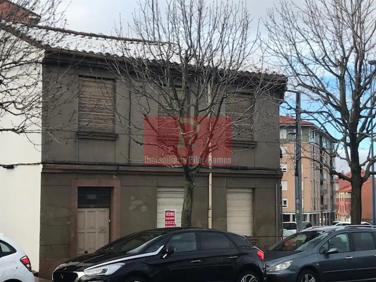 Vista exterior de Casa o xalet en venda en León Capital  amb Jardí privat