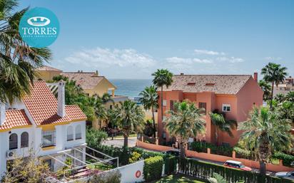 Exterior view of Single-family semi-detached for sale in Estepona  with Air Conditioner and Terrace