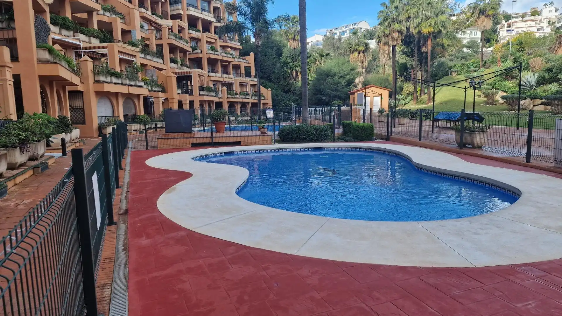 Piscina de Àtic en venda en Fuengirola amb Aire condicionat, Calefacció i Jardí privat