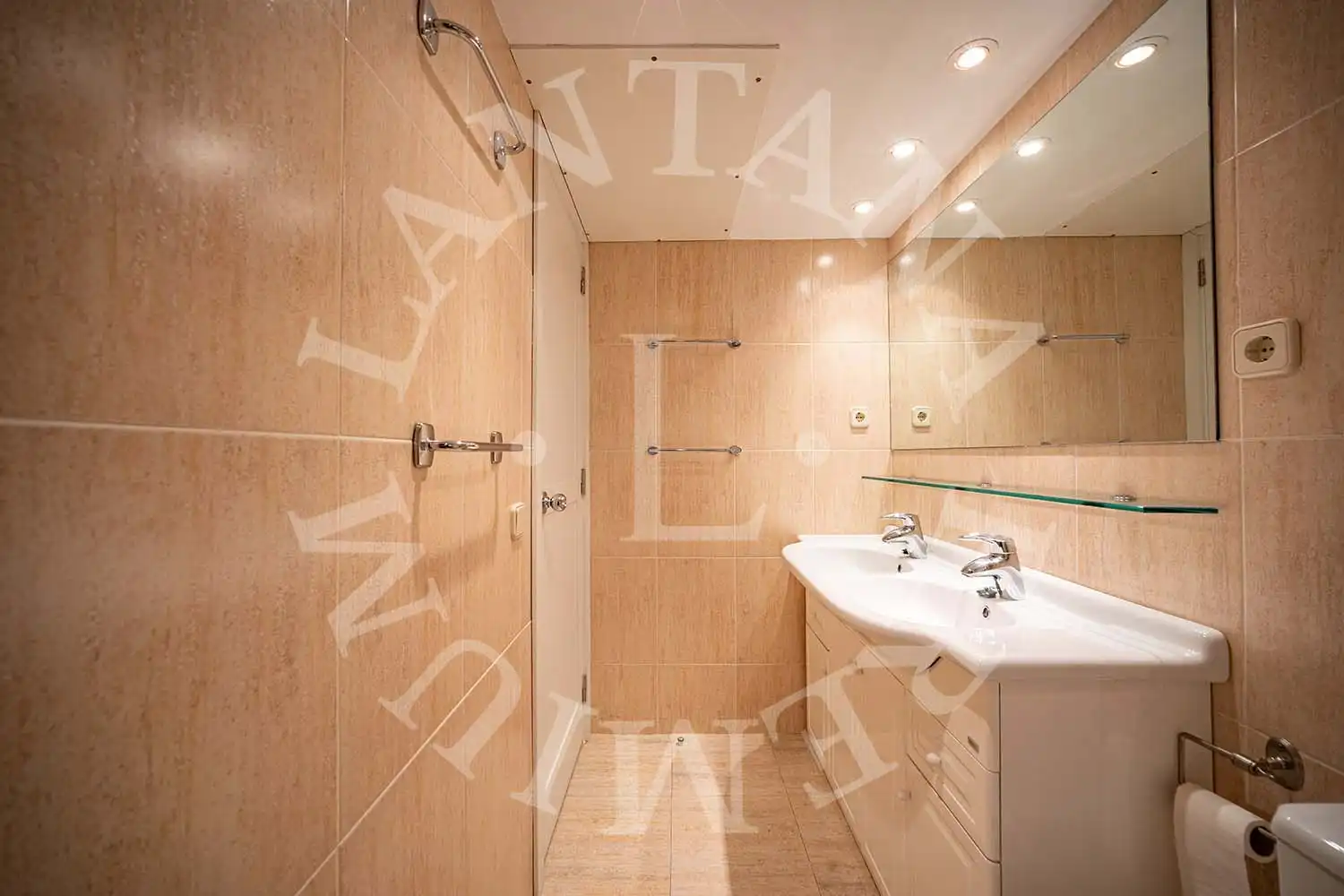 Baño de Apartamento en venta en Naut Aran con Calefacción, Parquet y Amueblado