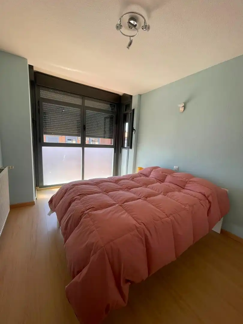 Schlafzimmer von Dachboden zur Miete in El Molar (Madrid) mit Heizung, Terrasse und Balkon