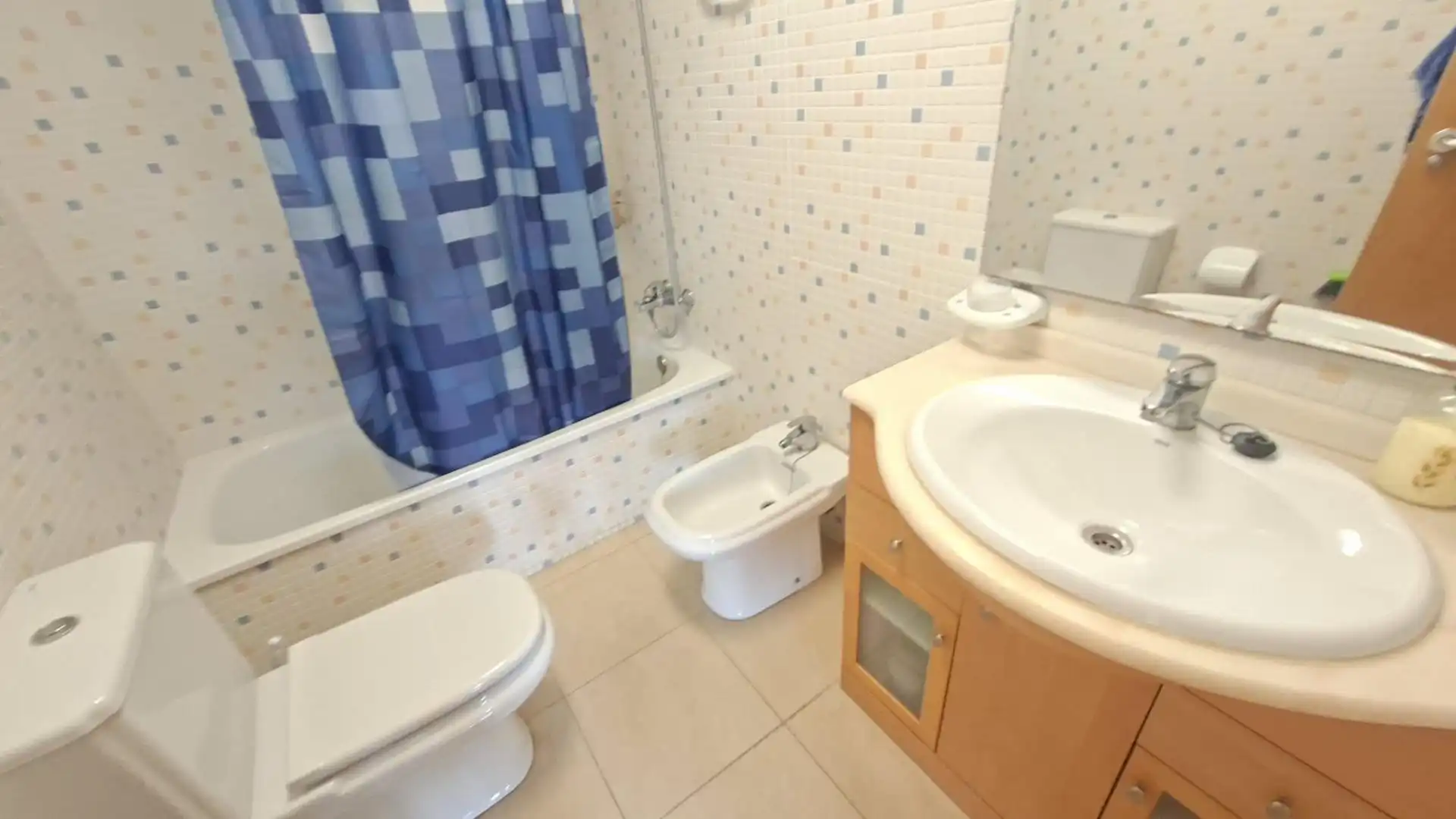 Baño de Apartamento en venta en Guardamar de la Safor con Terraza y Piscina comunitaria