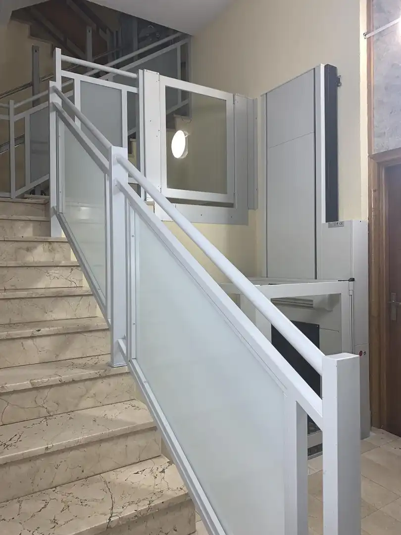 Study for rent in Madrid  with Air Conditioner, Terrace and Furnished
