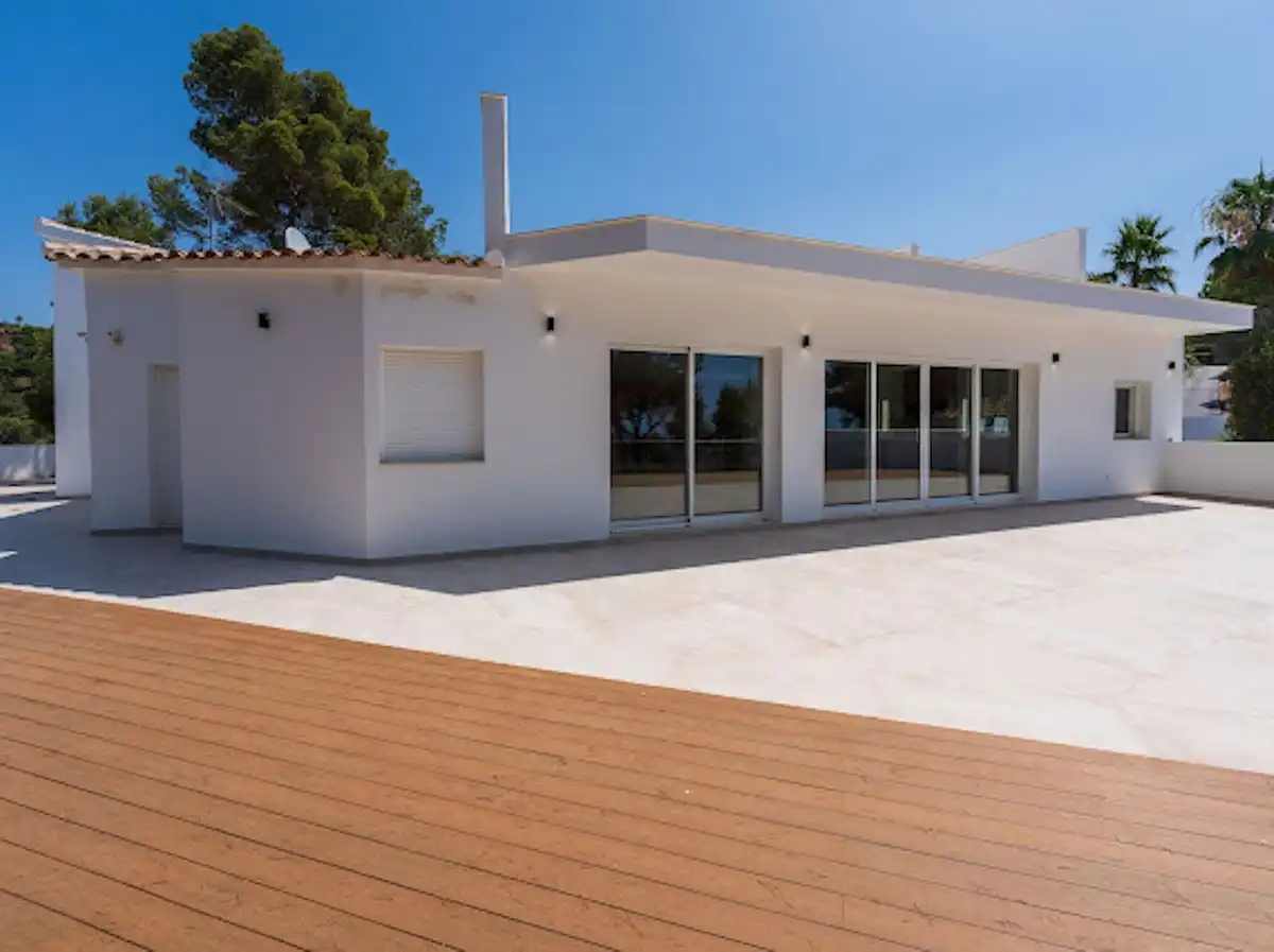 Vista exterior de Casa adosada en venta en Benahavís con Aire acondicionado, Terraza y Trastero