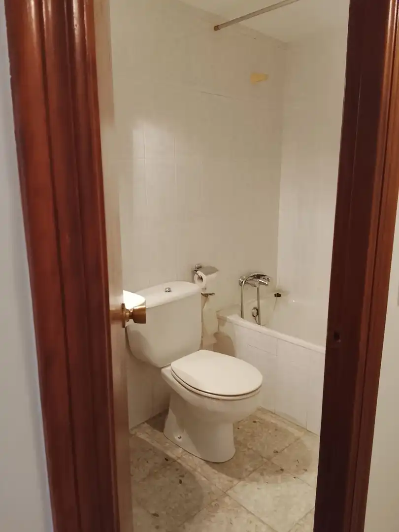 Bathroom of Houses for sale in Madrigal de la Vera  with Heating