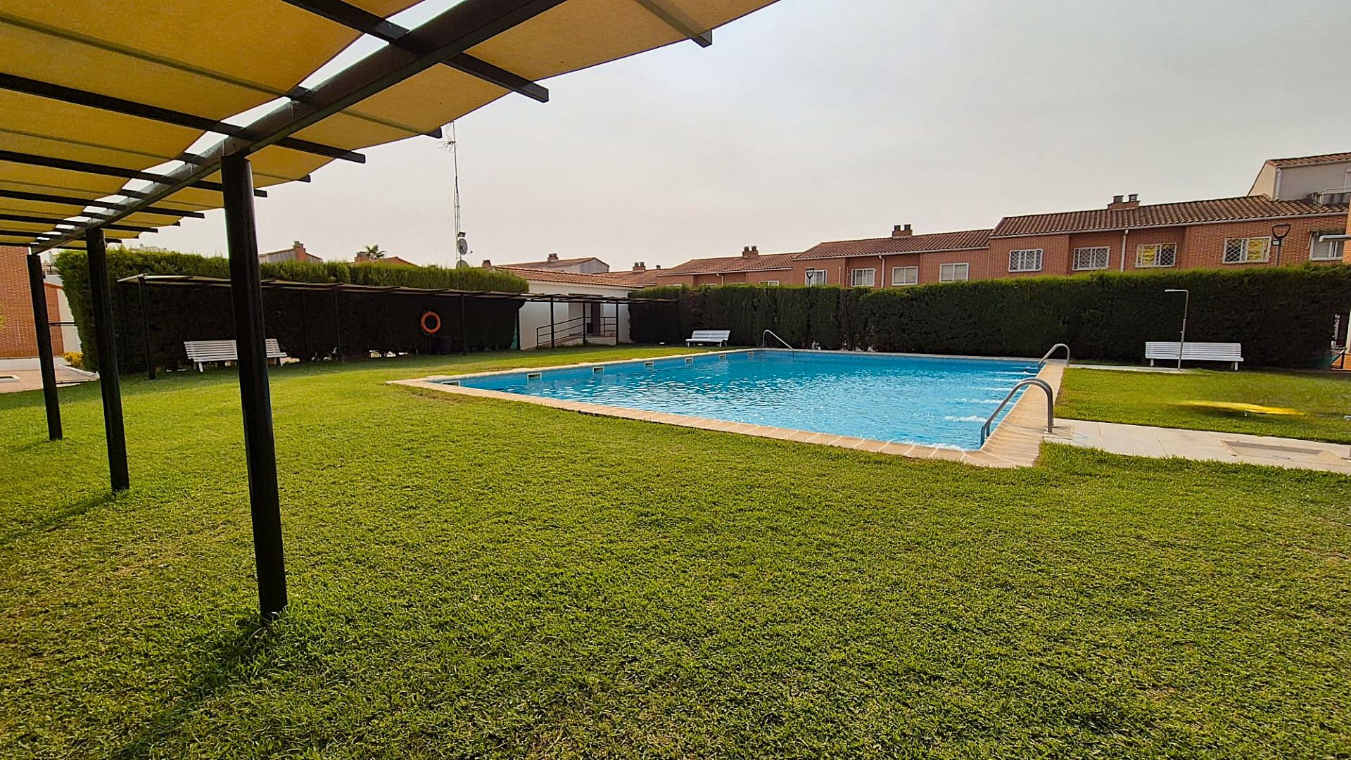 Swimming pool of Single-family semi-detached for sale in Badajoz Capital  with Air Conditioner, Heating and Private garden