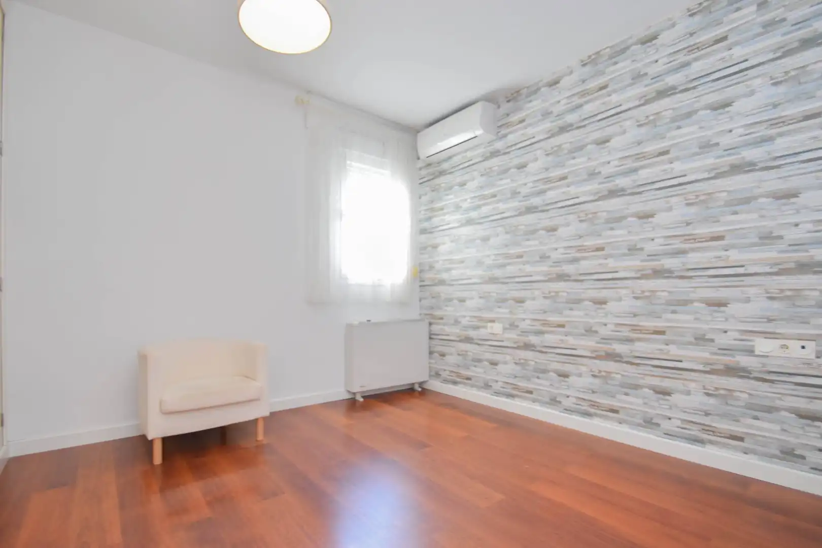 Habitación de Ático en venta en Cármenes - Ríos