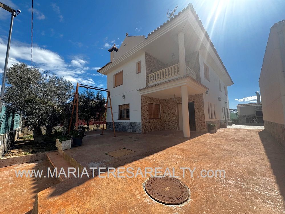 Vista exterior de Casa o xalet en venda en Cartagena amb Aire condicionat, Jardí privat i Piscina