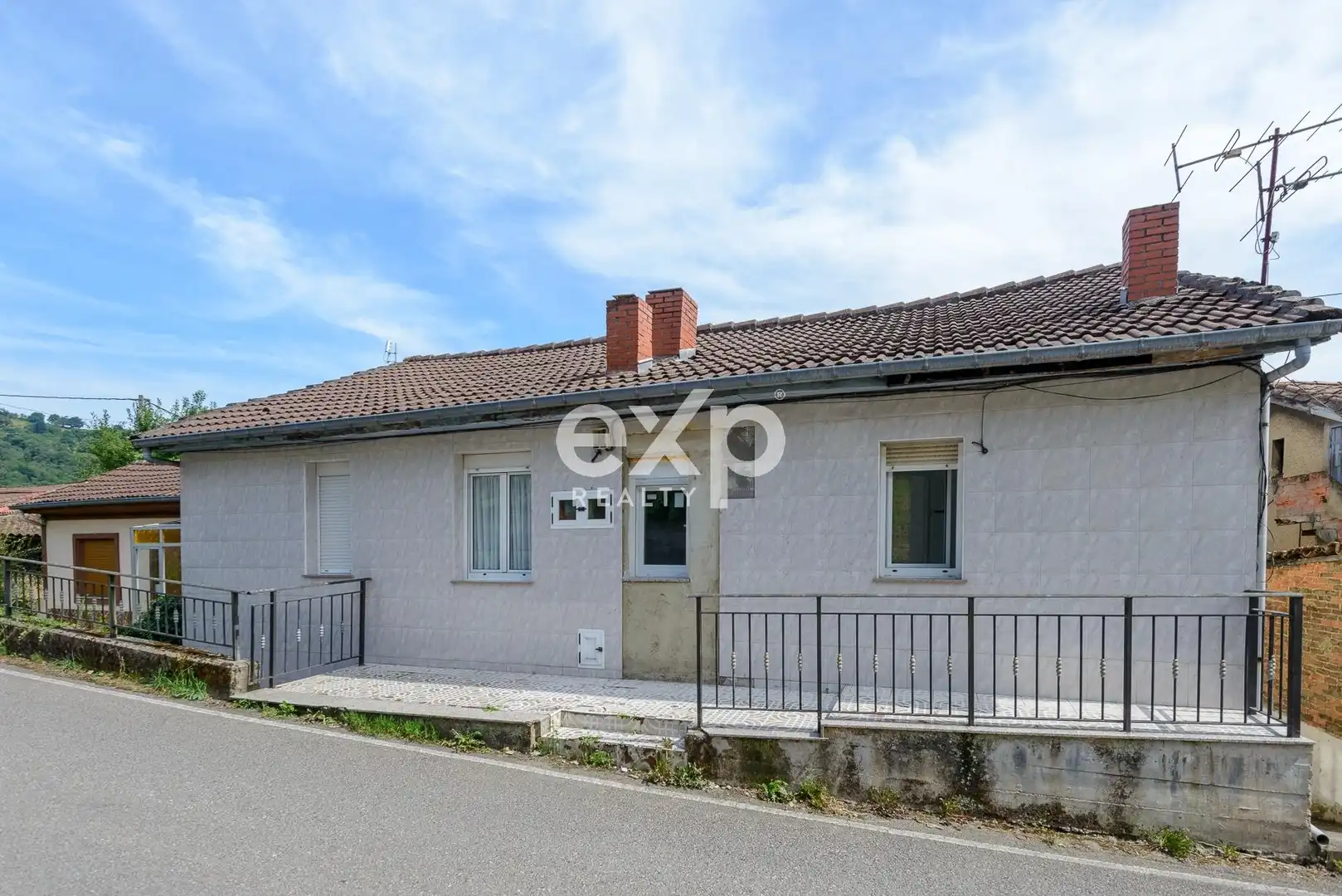 Vista exterior de Casa o xalet en venda en Langreo amb Terrassa i Traster