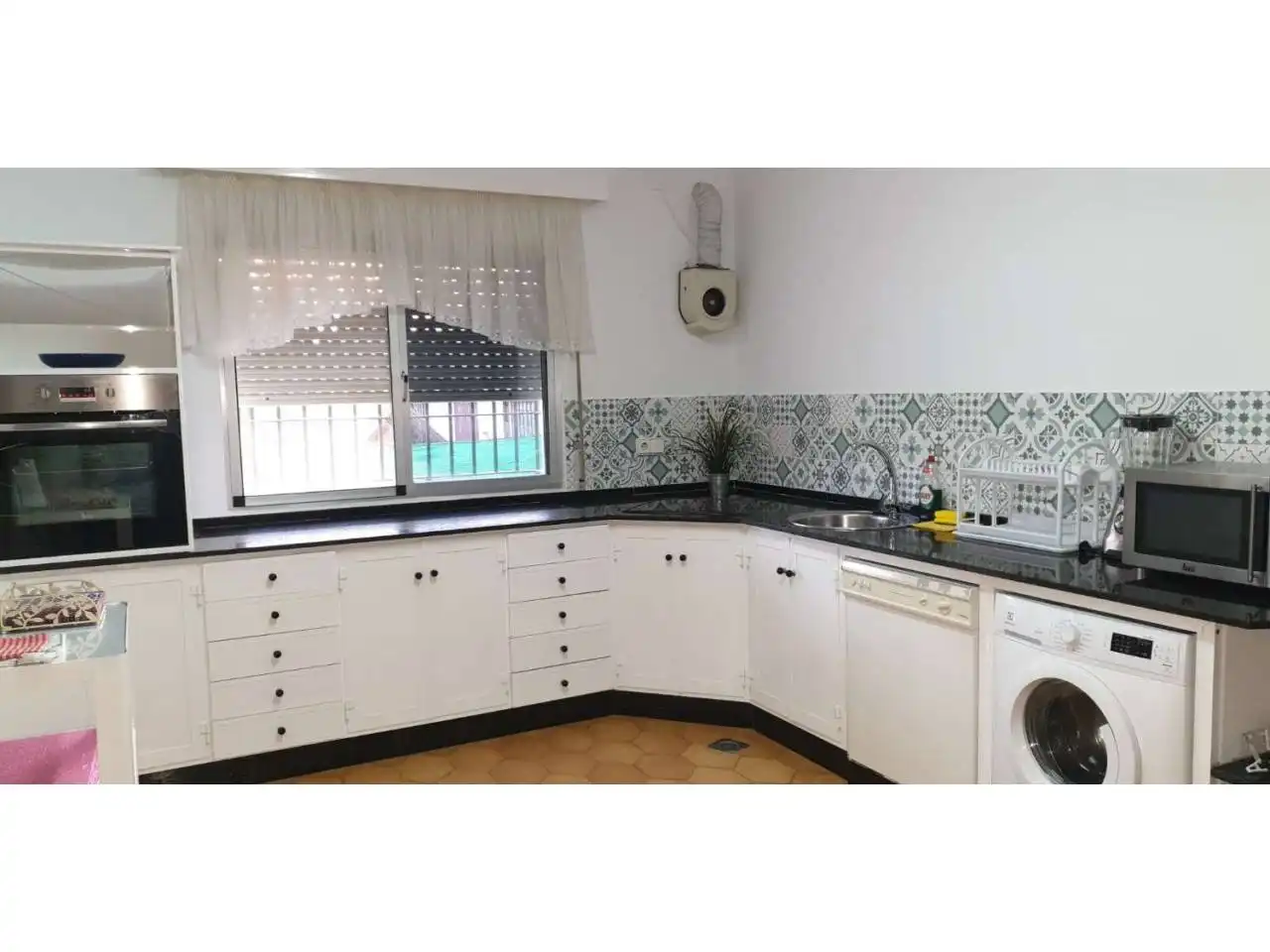 Cuina de Casa o xalet de lloguer en Chipiona amb Aire condicionat, Calefacció i Terrassa