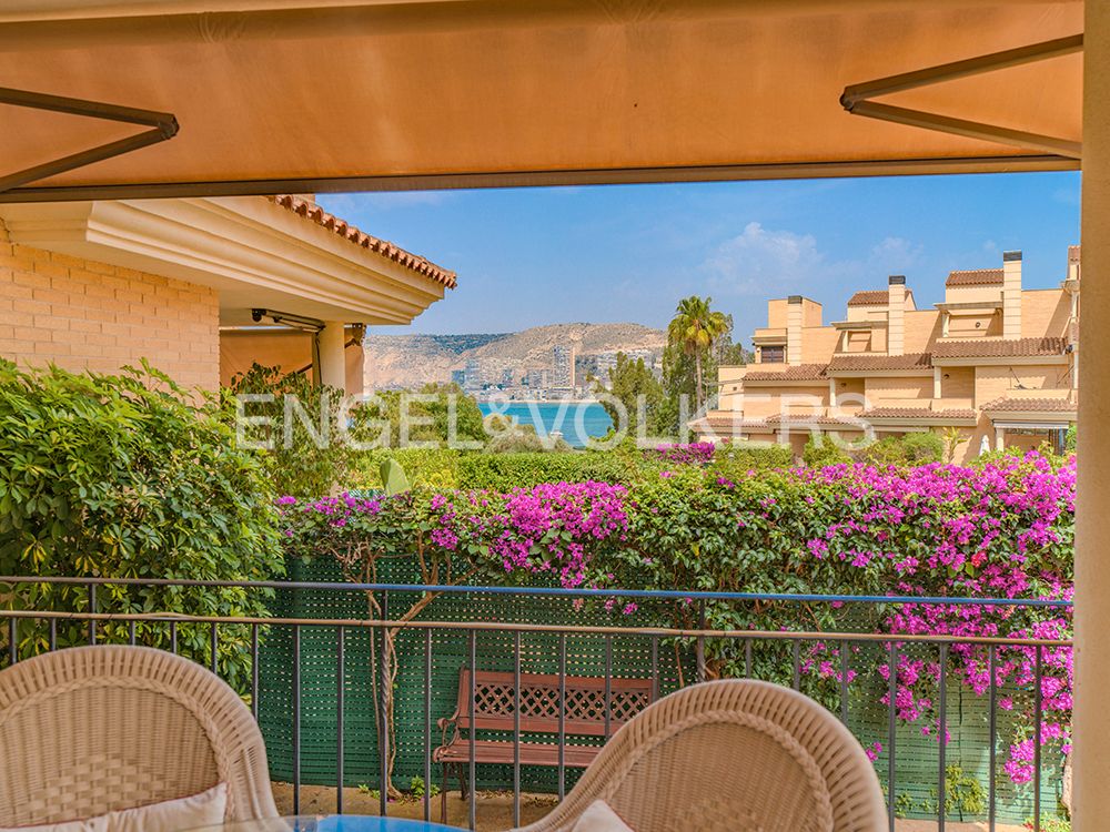 Terrace of Single-family semi-detached for sale in Alicante / Alacant  with Air Conditioner, Heating and Private garden