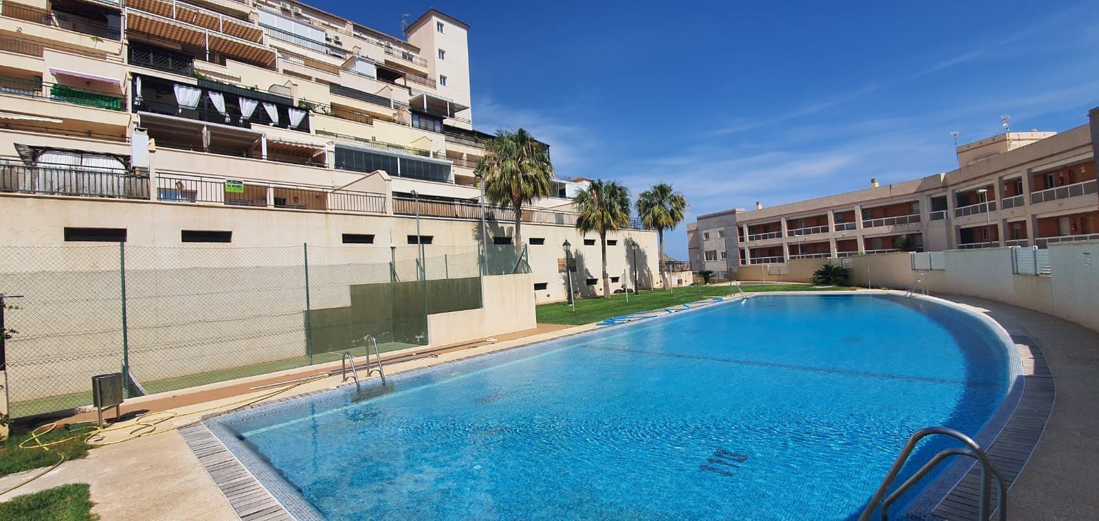 Swimming pool of Flat for sale in Roquetas de Mar
