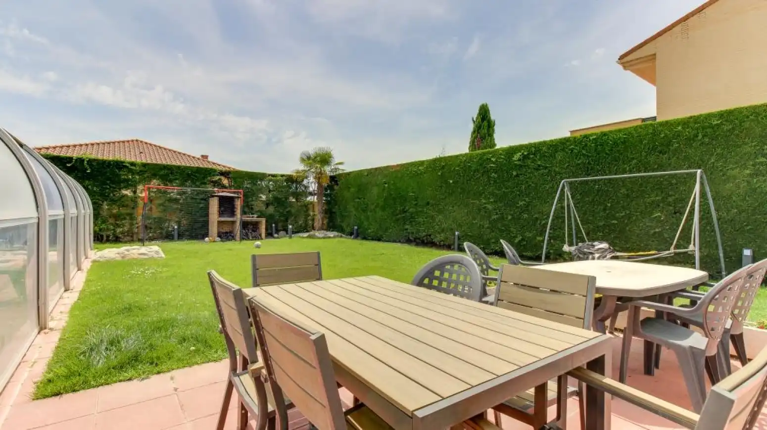 Terrasse von Haus oder Chalet zum Verkauf in Villamayor mit Klimaanlage, Heizung und Privatgarten