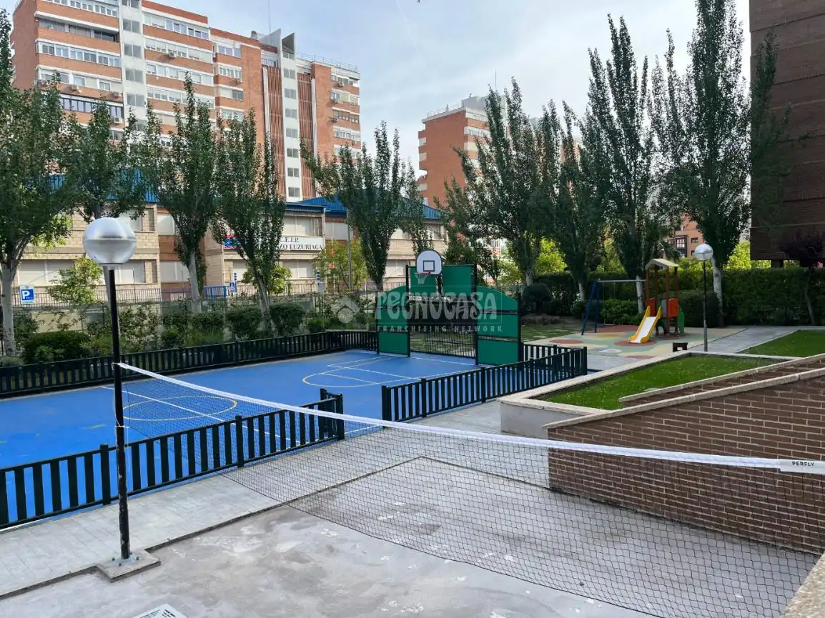 Parking de Piso en venta en Madrid con Aire acondicionado y Calefacción
