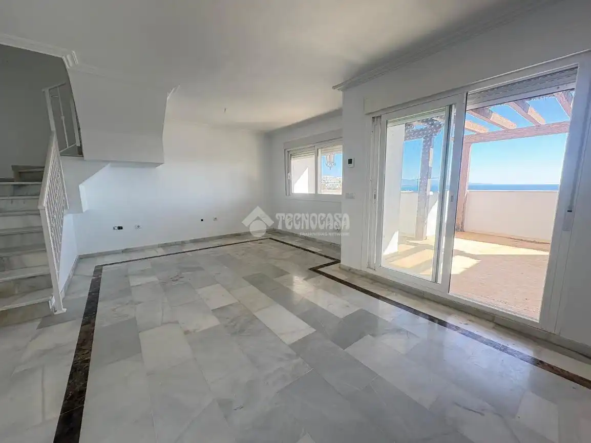 Ático con piscina en venta en Bahía de Casares, imagen 4