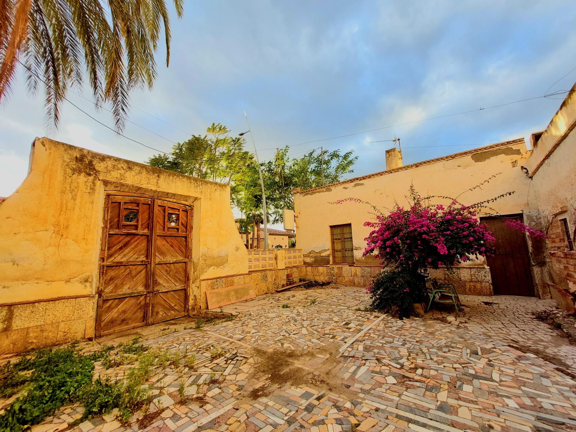 Vista exterior de Casa o xalet en venda en Rioja amb Jardí privat