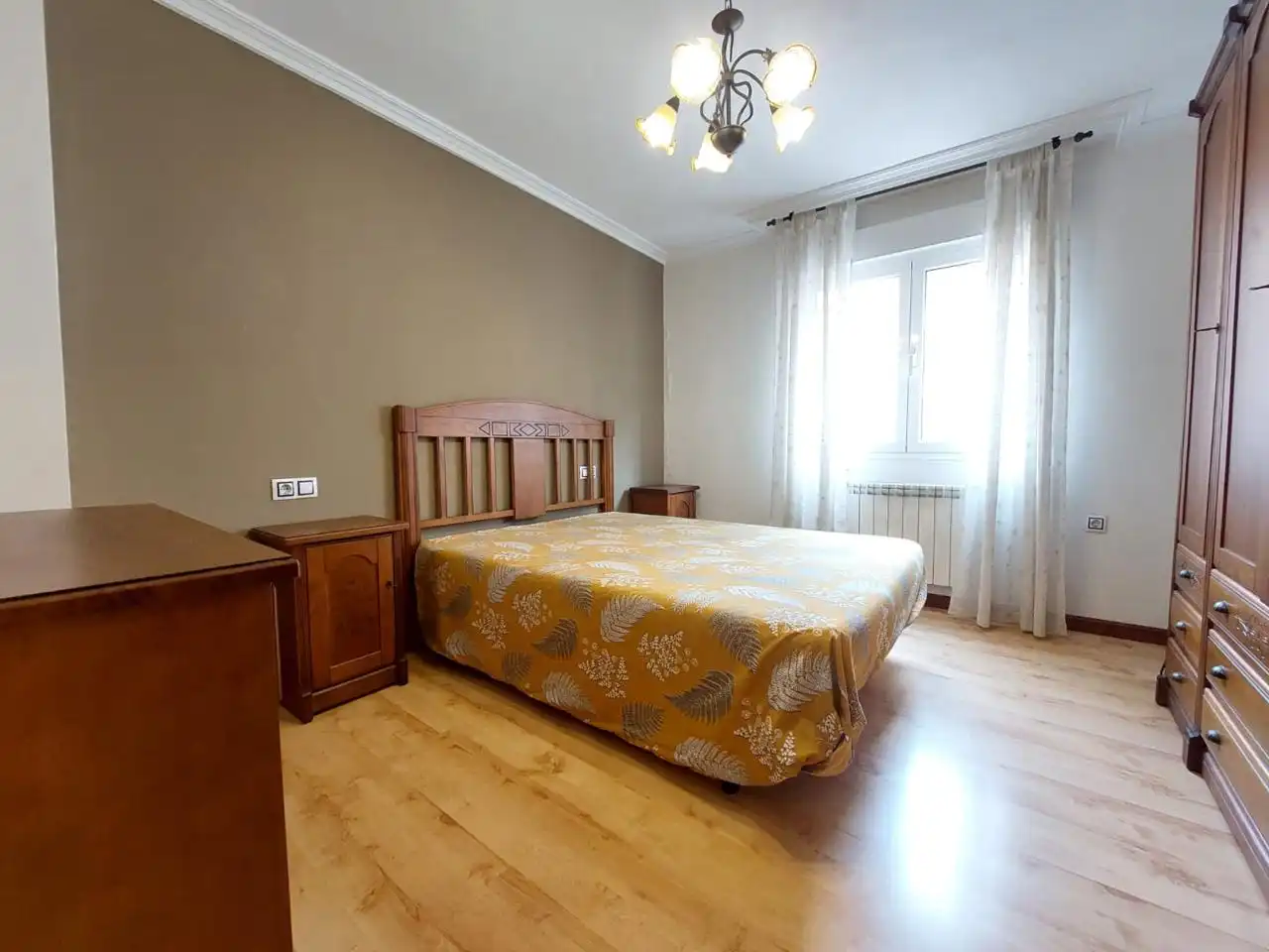 Habitación de Piso de alquiler en Gijón  con Calefacción y Amueblado
