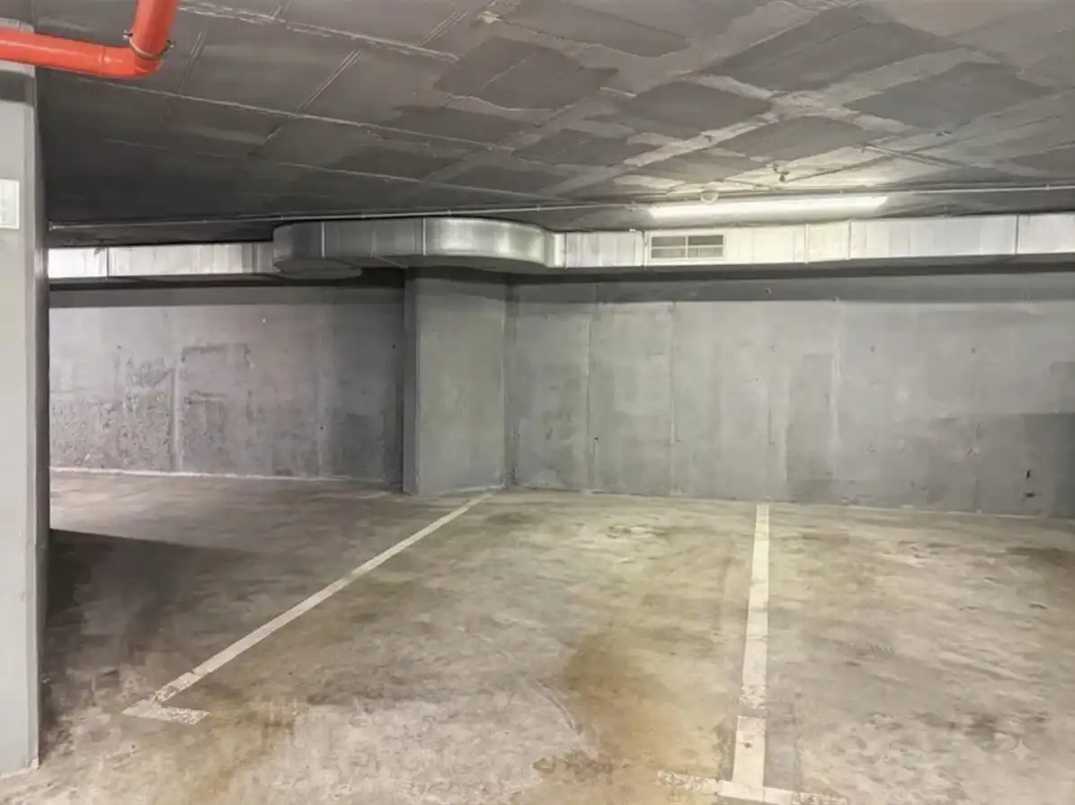 Parkplatz von Wohnung zum Verkauf in Barcelona mit Klimaanlage, Terrasse und Möbliert