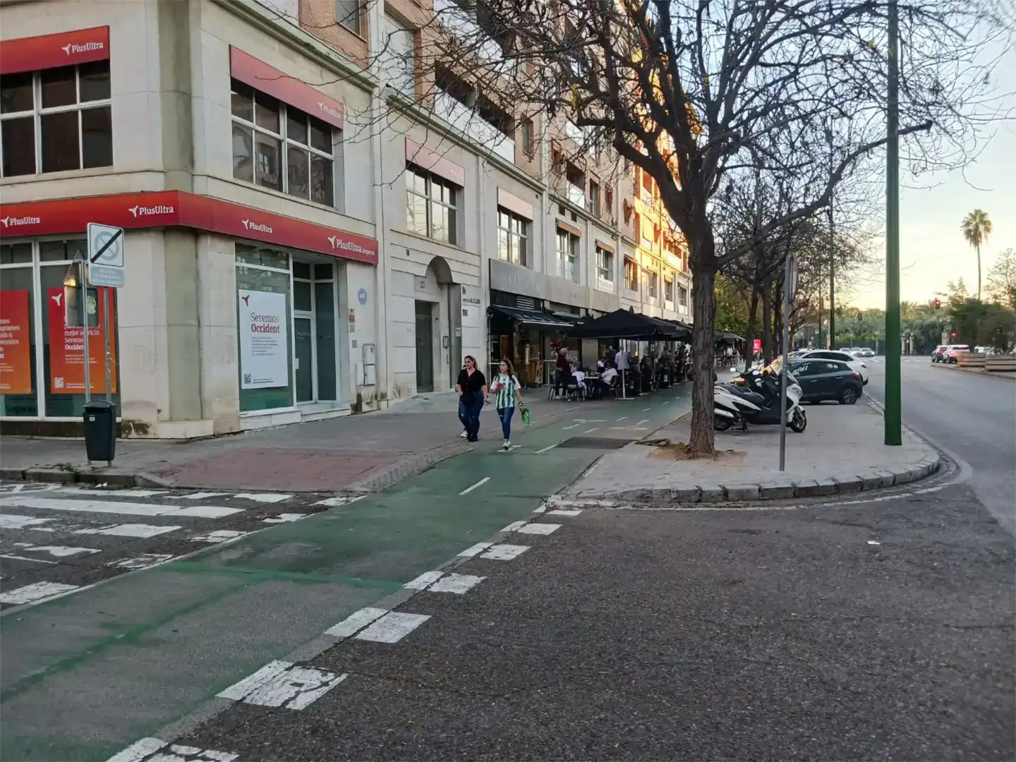 Vista exterior de Garatge en venda en Sevilla