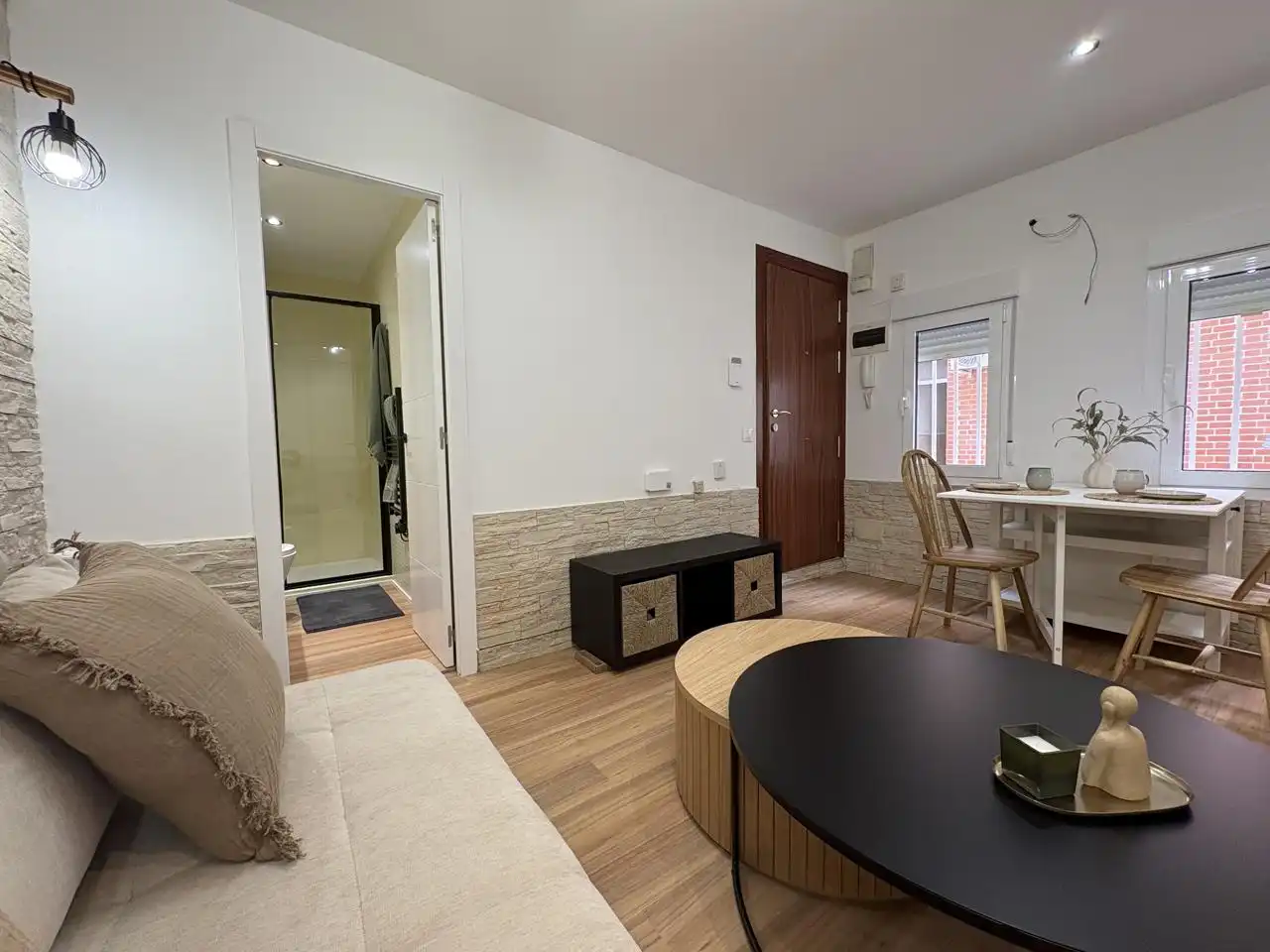 Sala d'estar de Estudi en venda en Madrid amb Aire condicionat i Moblat