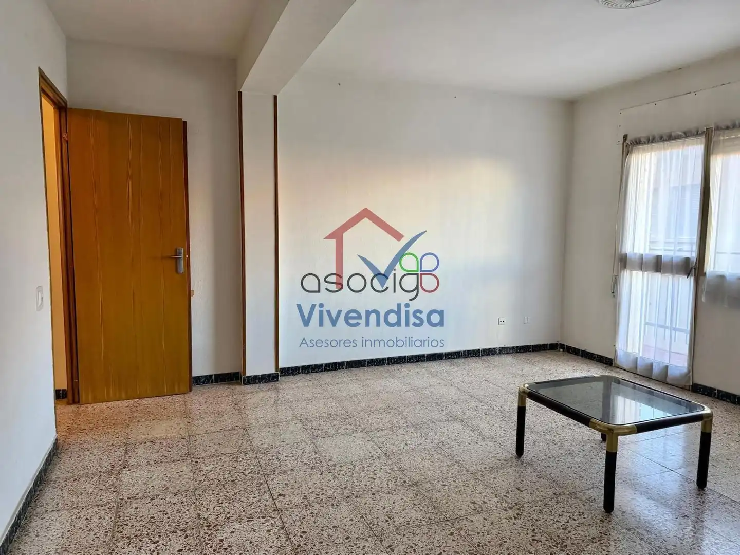 Sala de estar de Piso en venta en Marchamalo con Terraza y Balcón