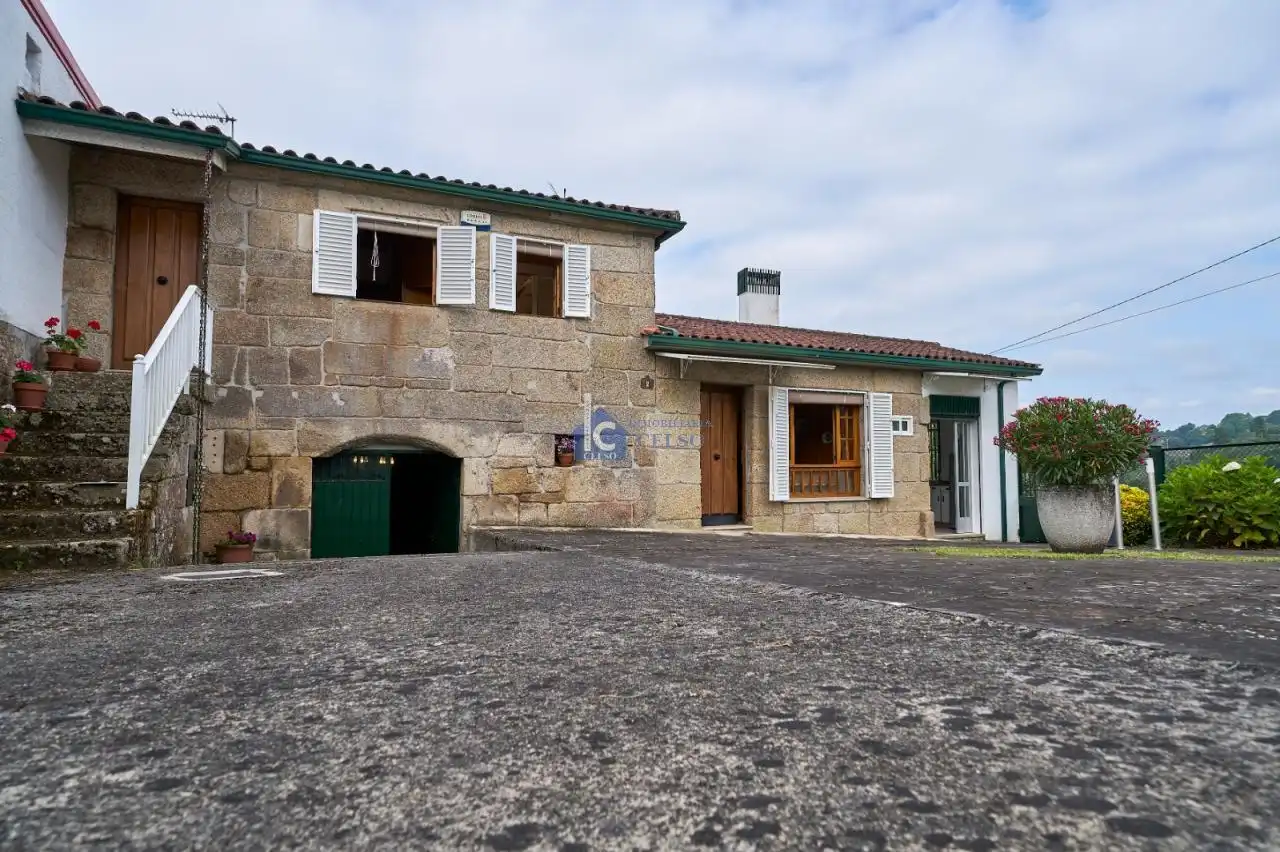 Vista exterior de Casa o xalet en venda en Ourense Capital  amb Calefacció, Jardí privat i Traster