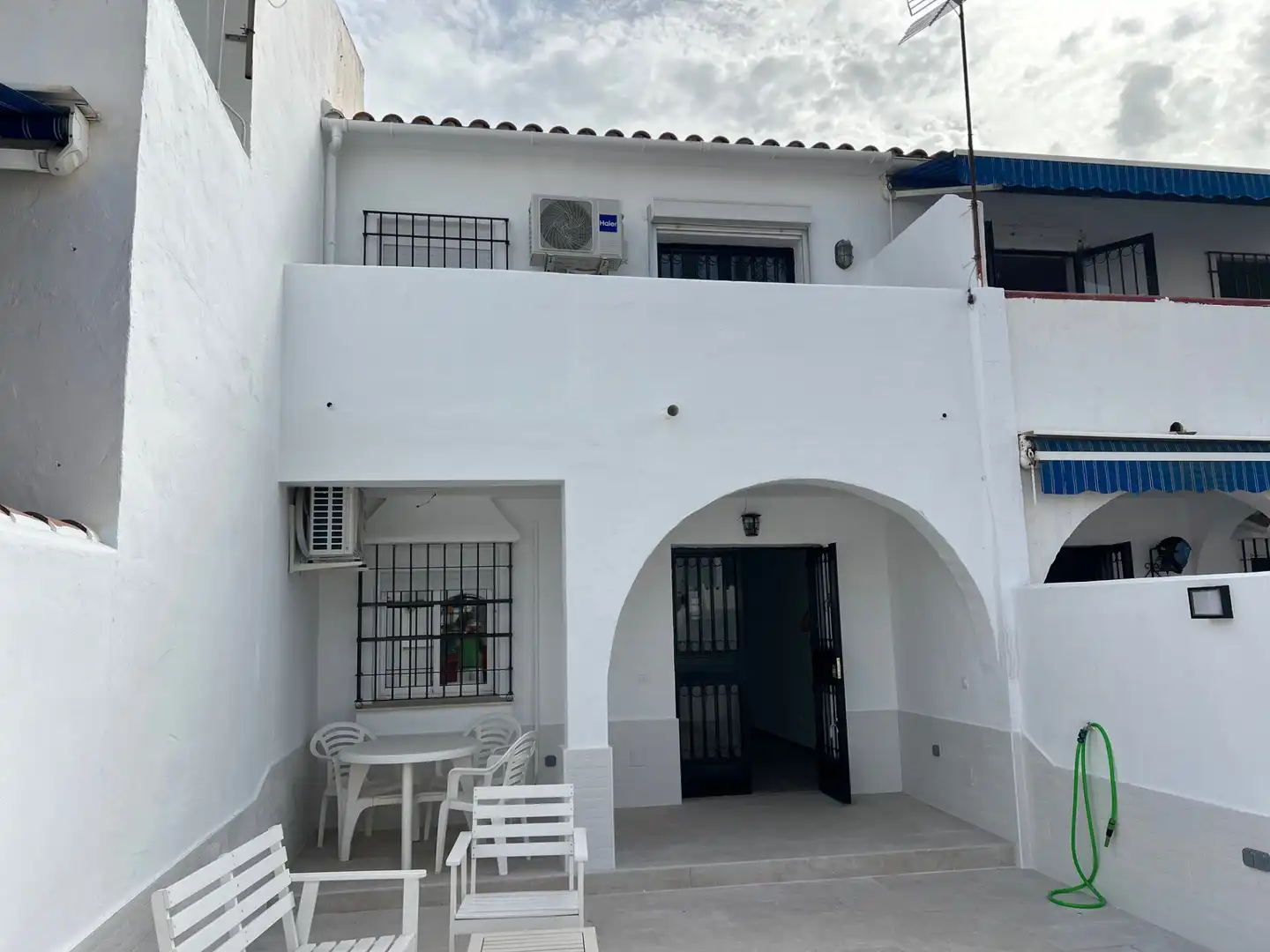 Vista exterior de Casa adosada de lloguer en Benalmádena amb Aire condicionat, Calefacció i Terrassa