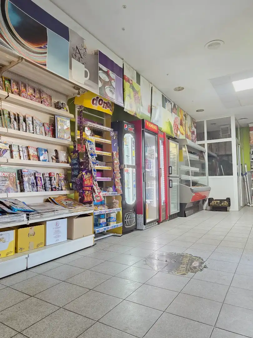 Local comercial en traspàs a Calle de Silveria Fañanás 23, imagen 10