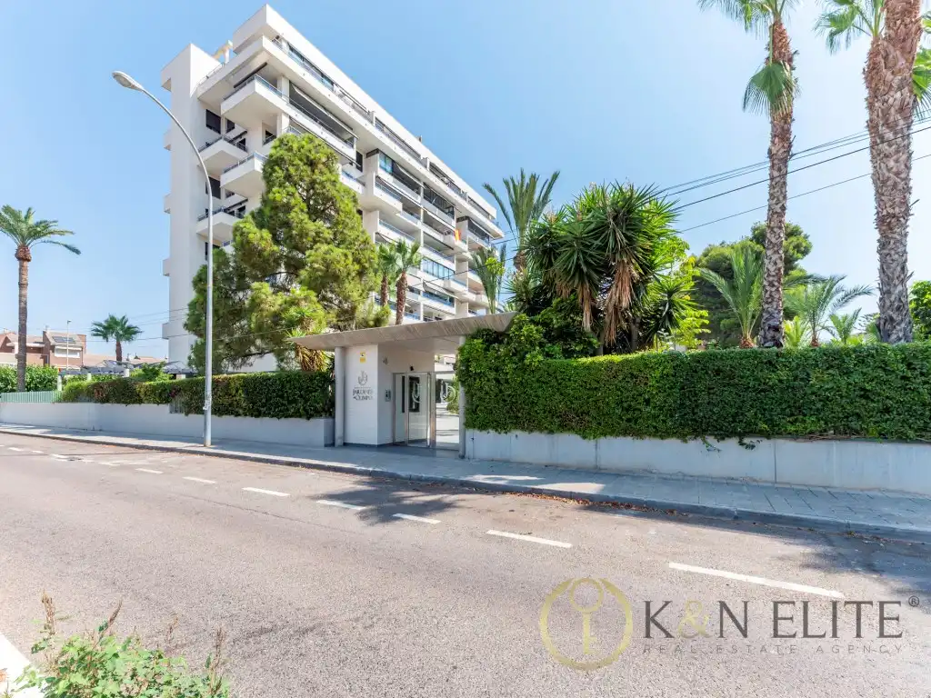Vista exterior de Ático en venta en Alicante / Alacant con Aire acondicionado, Jardín privado y Terraza