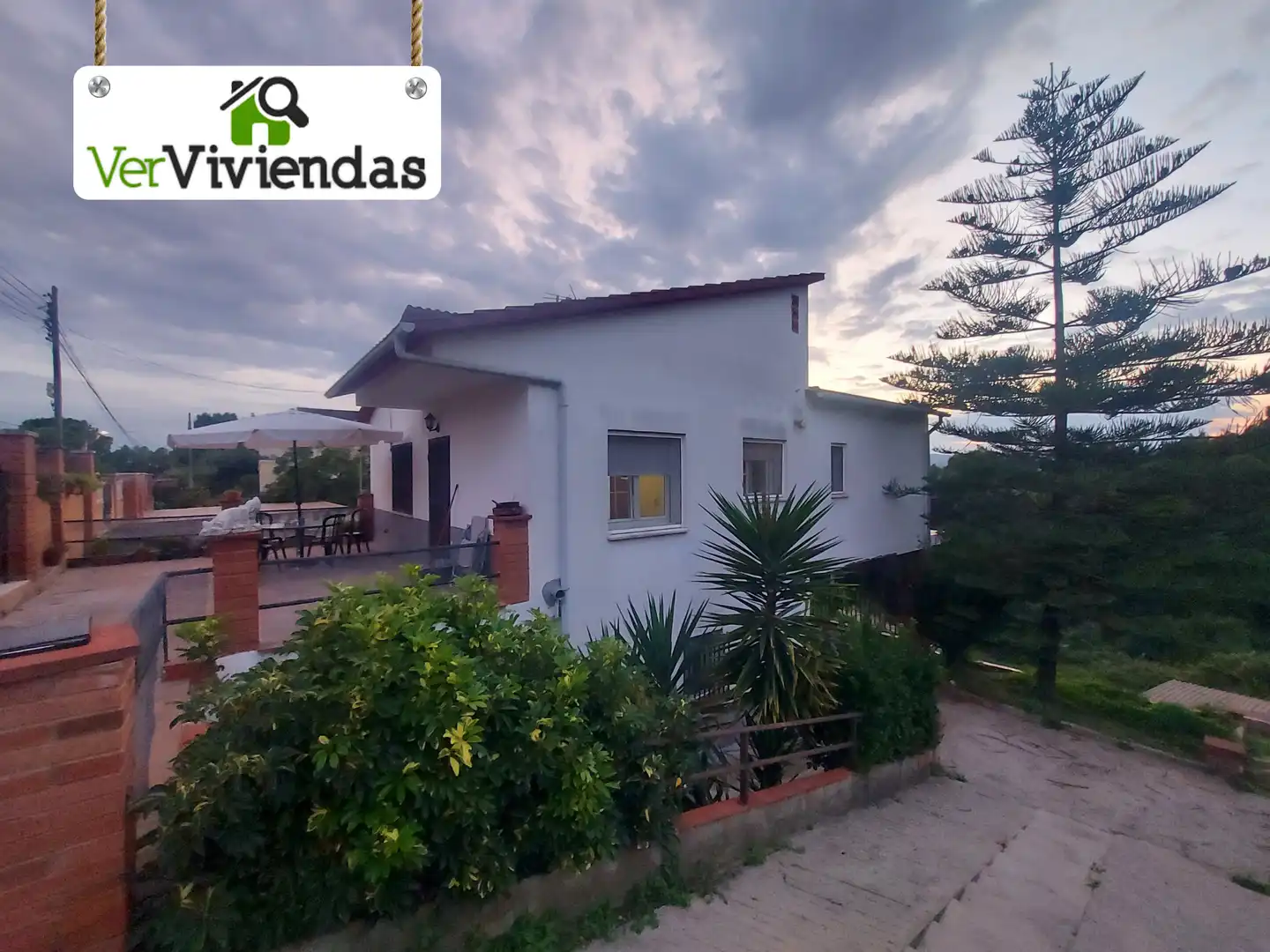 Casa con terraza en venta en Carrer dels Nards 43