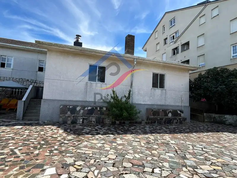 Vista exterior de Casa o xalet en venda en Piélagos amb Calefacció, Jardí privat i Parquet