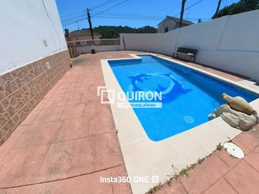 Detached house with pool for sale in Companys