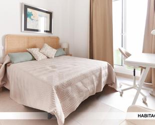 Dormitori de Apartament per a compartir en  Sevilla Capital amb Aire condicionat, Moblat i Forn