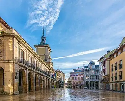Vista exterior de Piso en venta en Oviedo  con Calefacción y Trastero