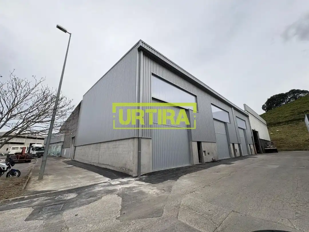 Vista exterior de Nave industrial en venta en Zarautz