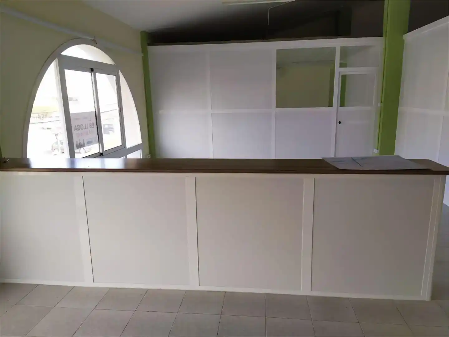 Fabrikhallen zur Miete in Llers