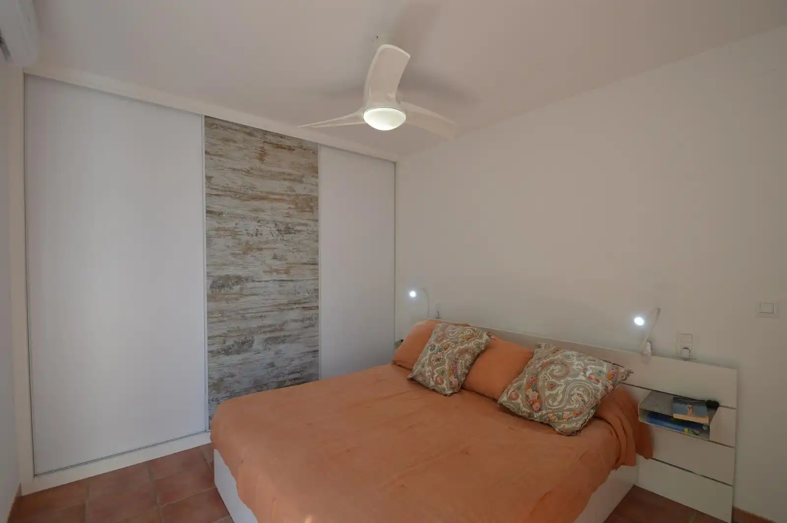 Schlafzimmer von Haus oder Chalet zum Verkauf in Vinaròs mit Klimaanlage, Heizung und Privatgarten