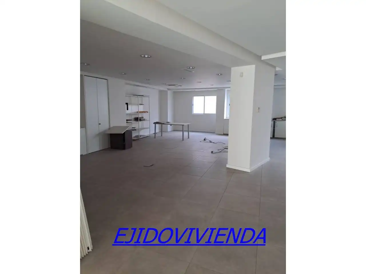 Oficina en venda en Vícar